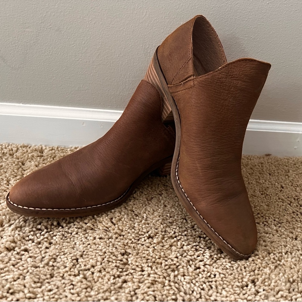 Lucky brand Chelsea booties